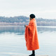 Frau am See