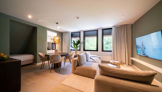 Green Emerald Suite